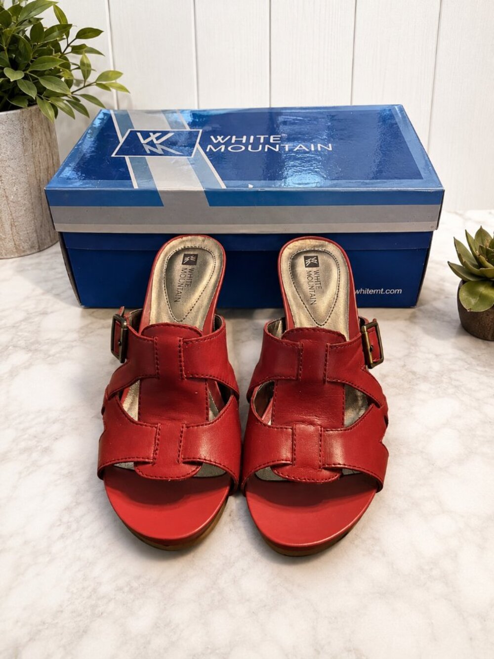NIB White Mountain Mimic Red Leather Slide Sandals Size 7
